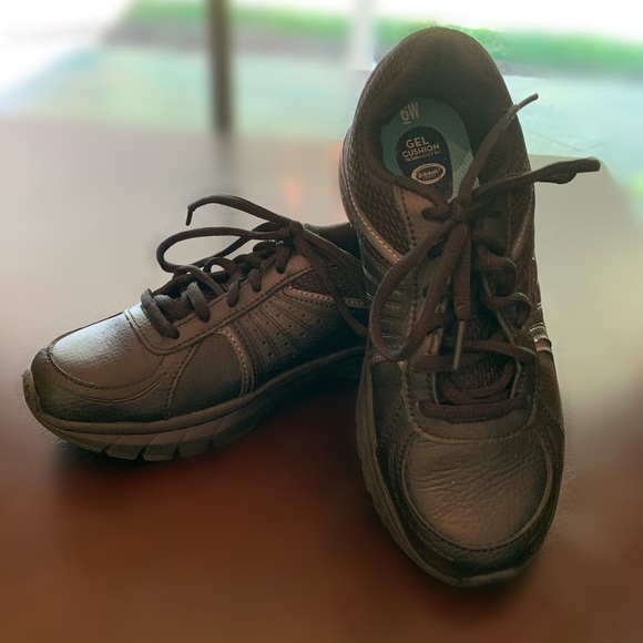 dr scholl's slip resistant work shoes